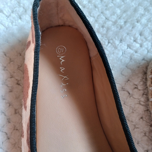 Cow print Ballerina flats shoes gold chain accent size 40 size 8 Women Trending - Picture 4 of 6